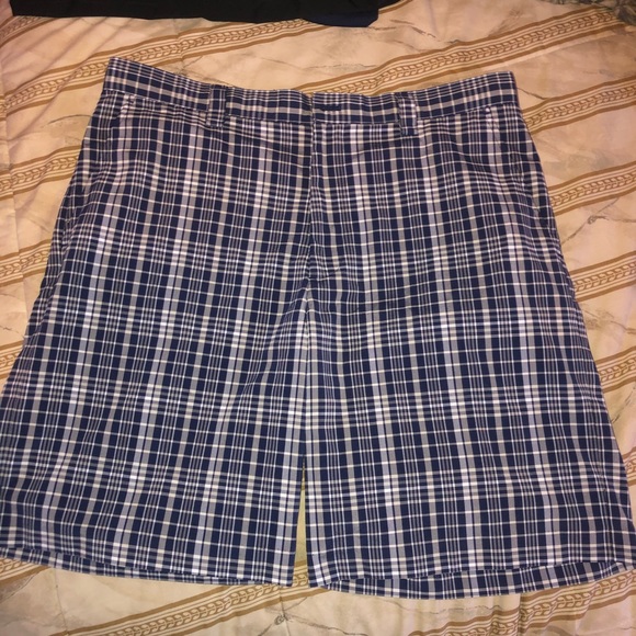 Izod shorts - Picture 1 of 3